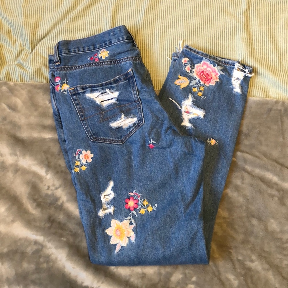 Distress Embroidered Straight Leg Mid-rise Jeans